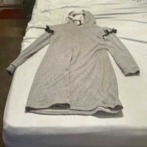 My dress is stretchy color gray size XL